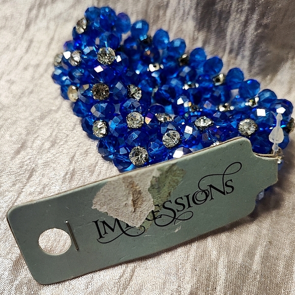 Vibrant Blue Aurora Borealis Prong Set Clear Rhinestone Stretch Bracelet NWT - Picture 5 of 10